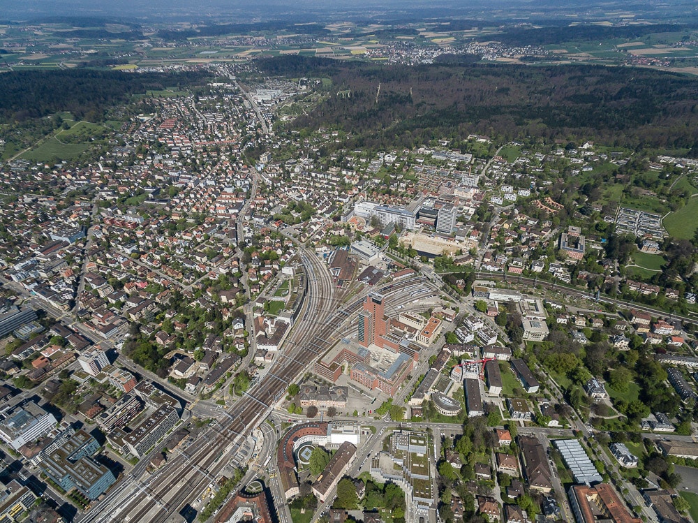 Drohnenaufnahmen über Winterthur mit Bahntrasse