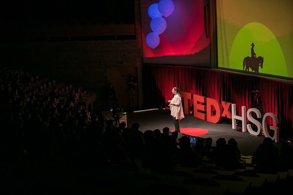 Jessica Graf auf der TEDx Bühne