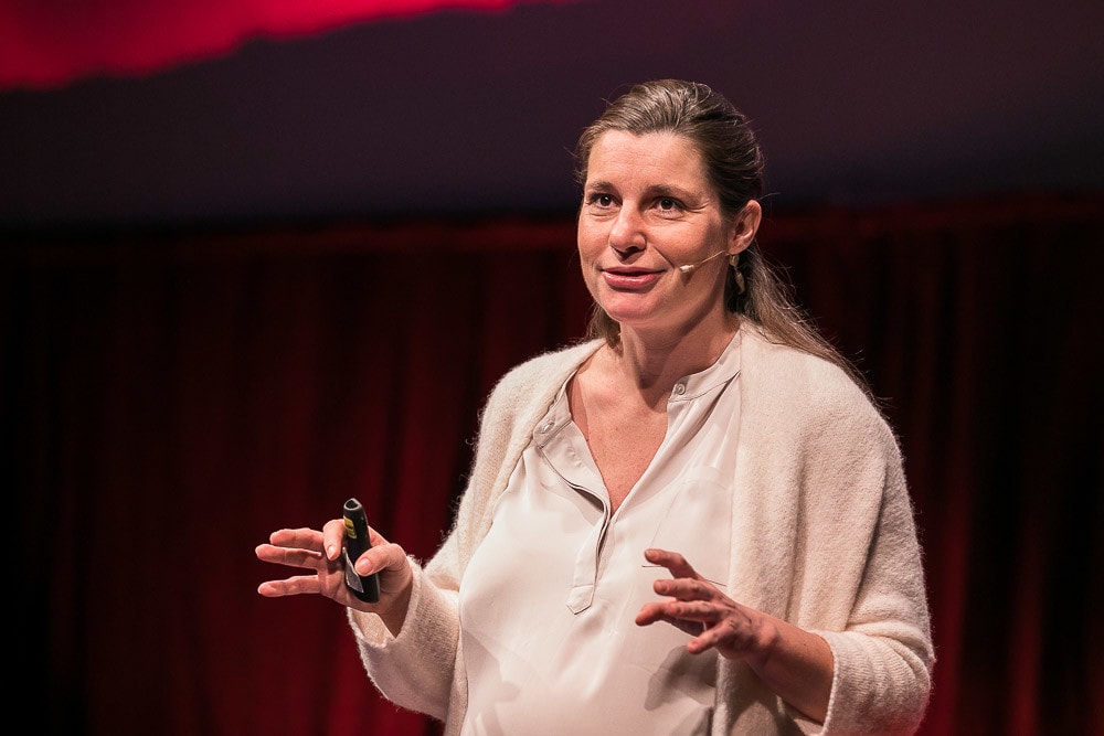 Jessica Graf auf der TEDx Bühne